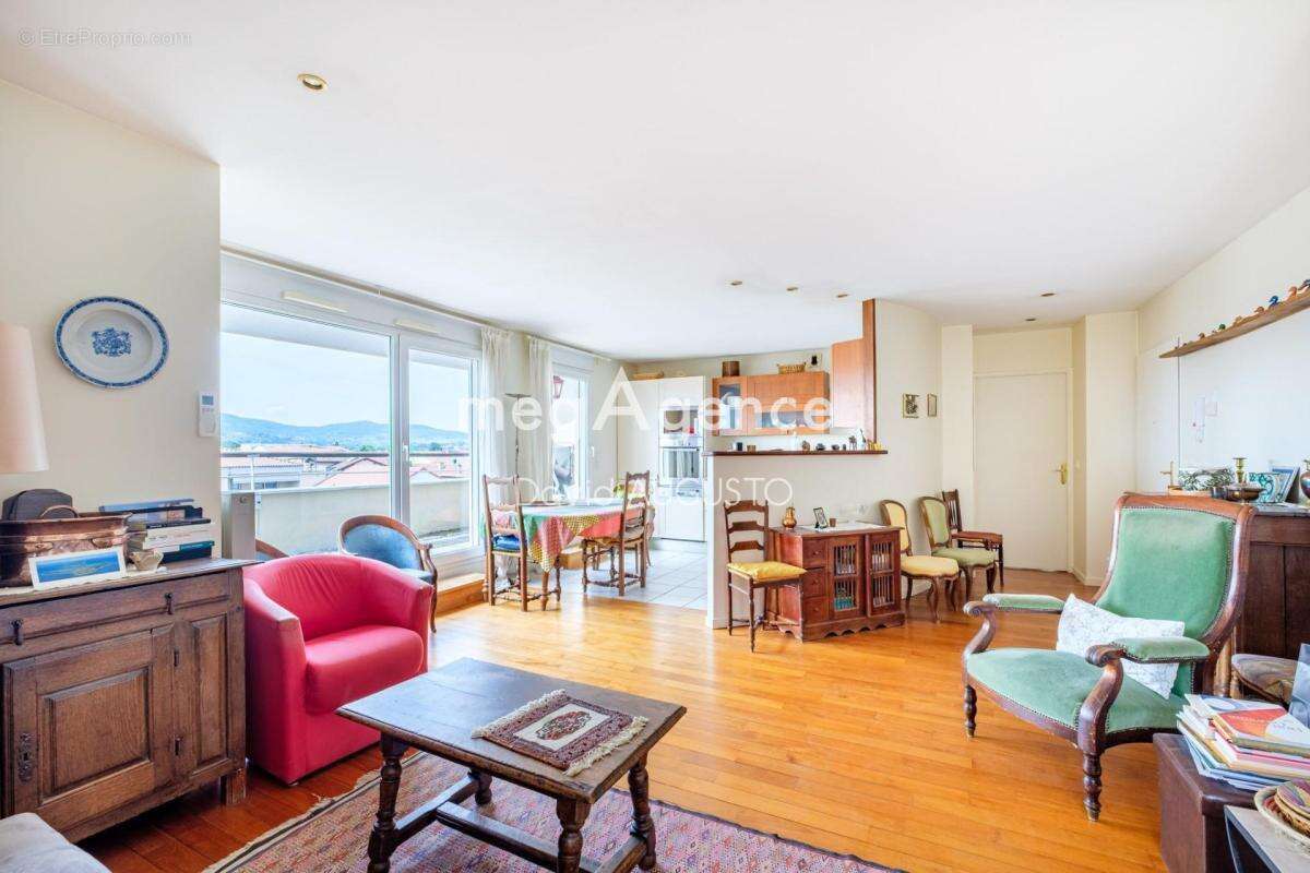 Appartement à CRAPONNE