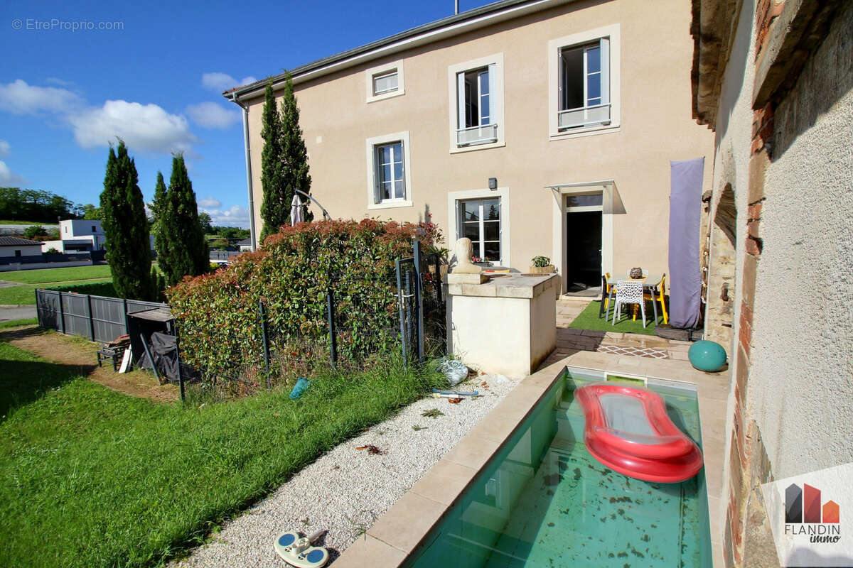 Appartement à CHARLY