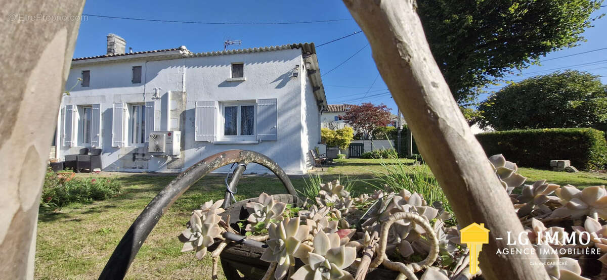 Maison à SAINT-GEORGES-DES-AGOUTS