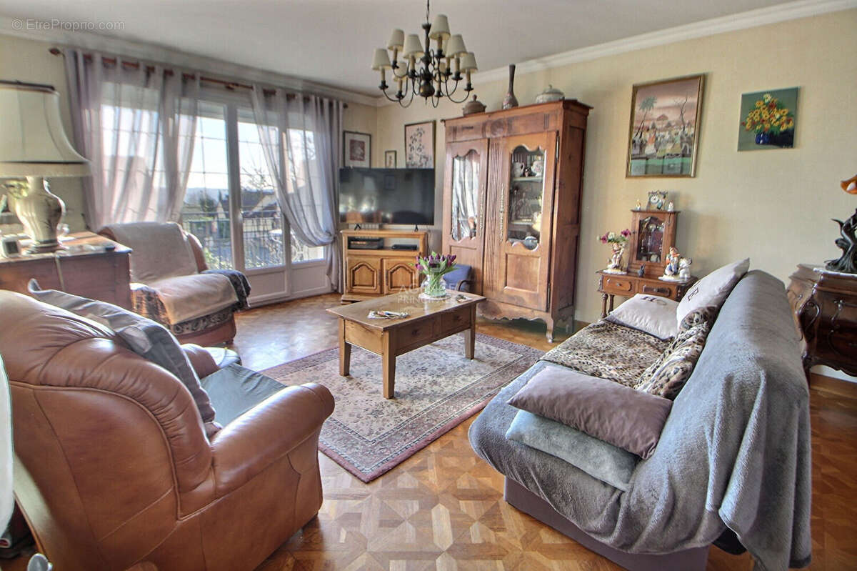 Maison à CHANTELOUP-LES-VIGNES