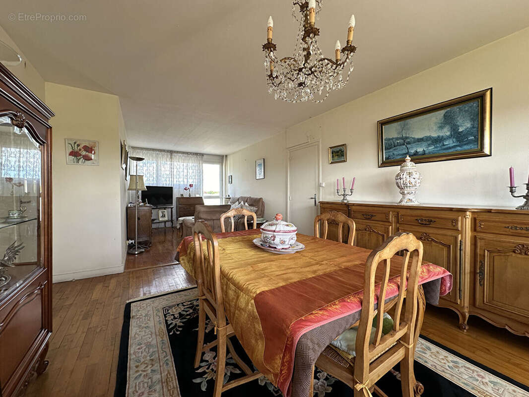 LA GENETTE - Appartement T3 à rafraîchir avec Balcon, Cave et Parking ! - photo 5