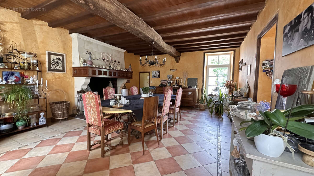 Maison à SAINT-JEAN-D'ANGELY