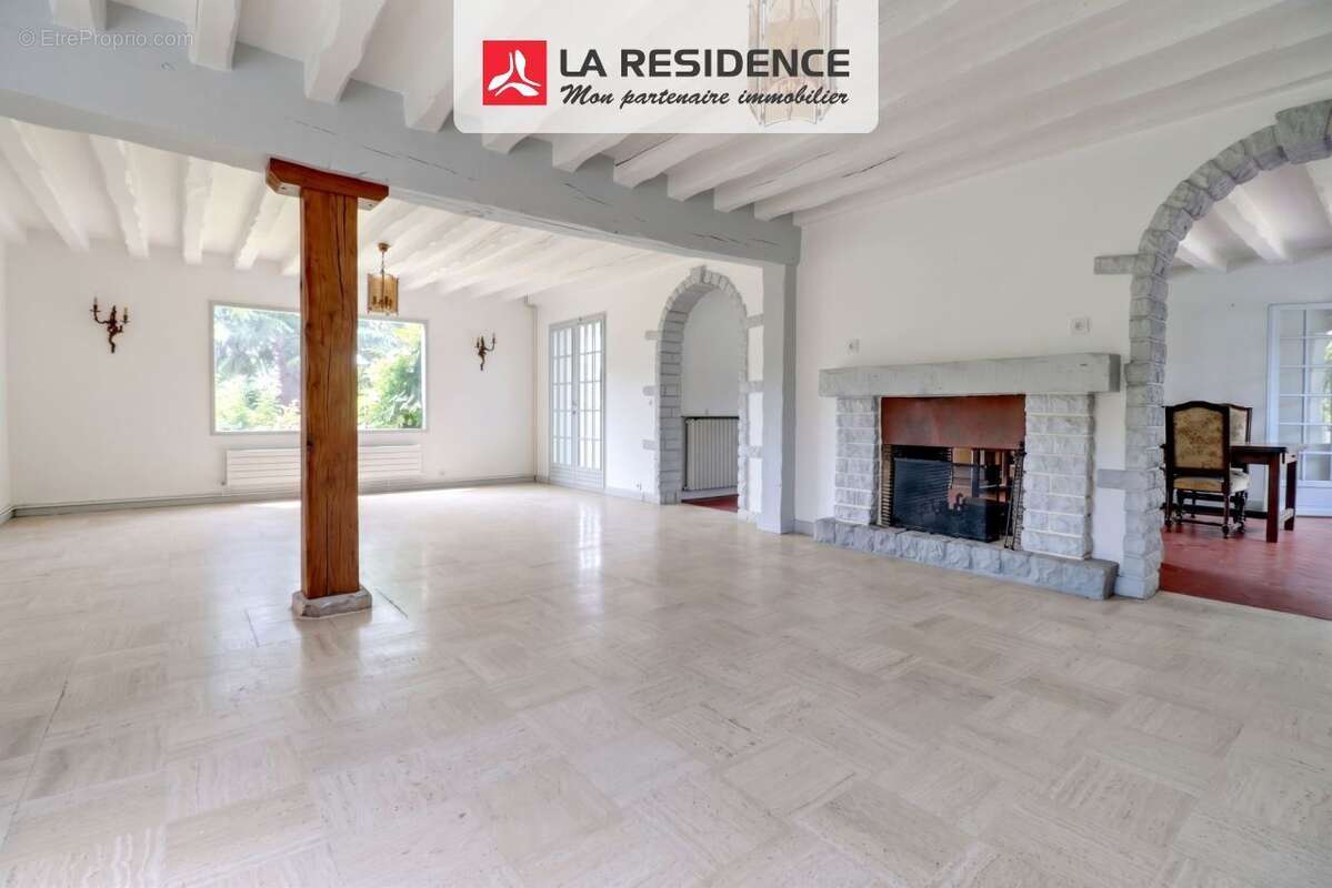 Maison à HOUDAN