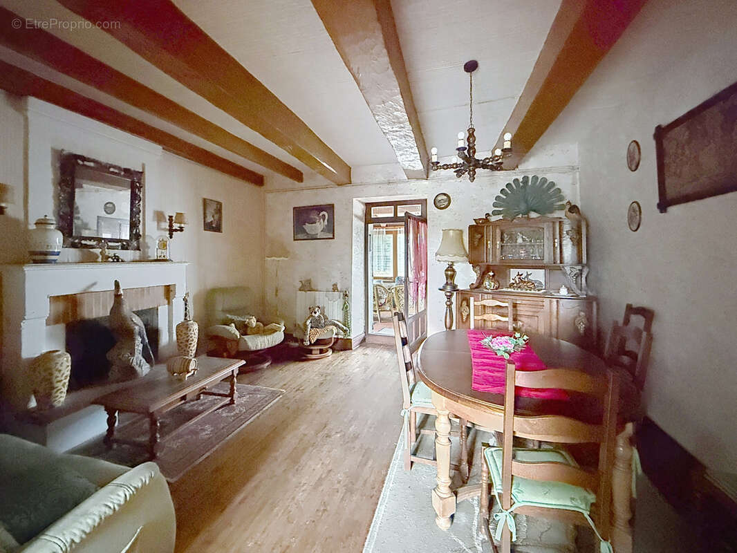 Maison à VOULGEZAC