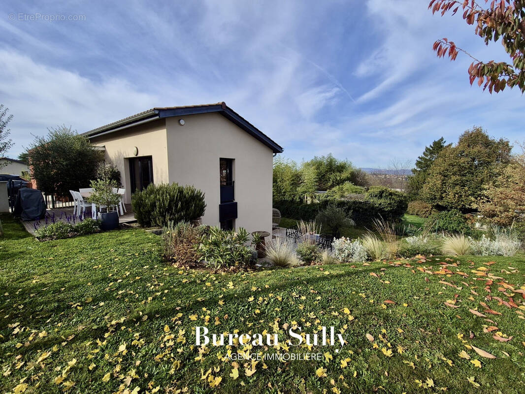 Maison à LA TOUR-DE-SALVAGNY