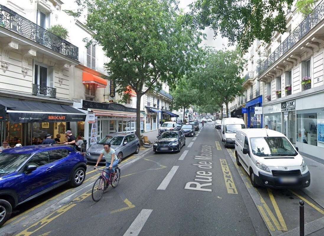 Autre à PARIS-9E