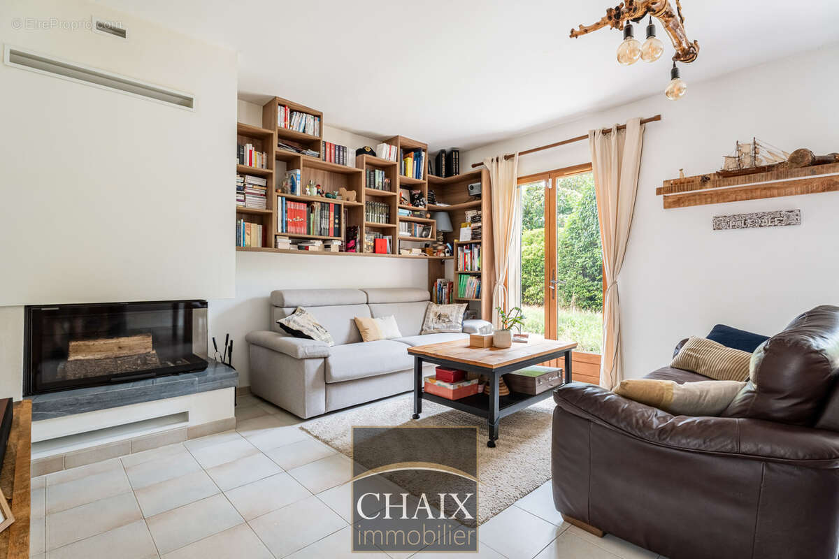 Aubagne   Dans un environnement résidentiel maison familiale de type 5 - photo 2