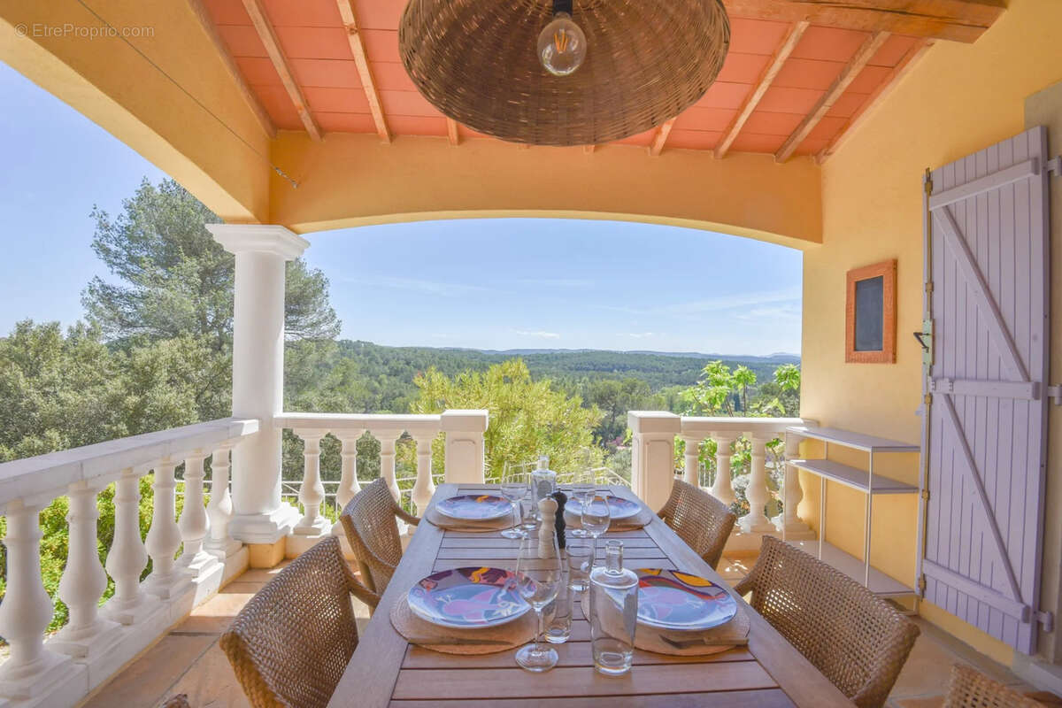 Maison à ENTRECASTEAUX