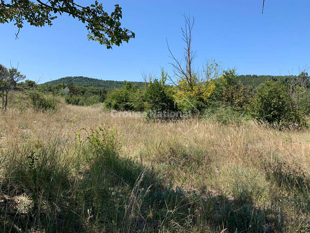 Terrain à PERNES-LES-FONTAINES