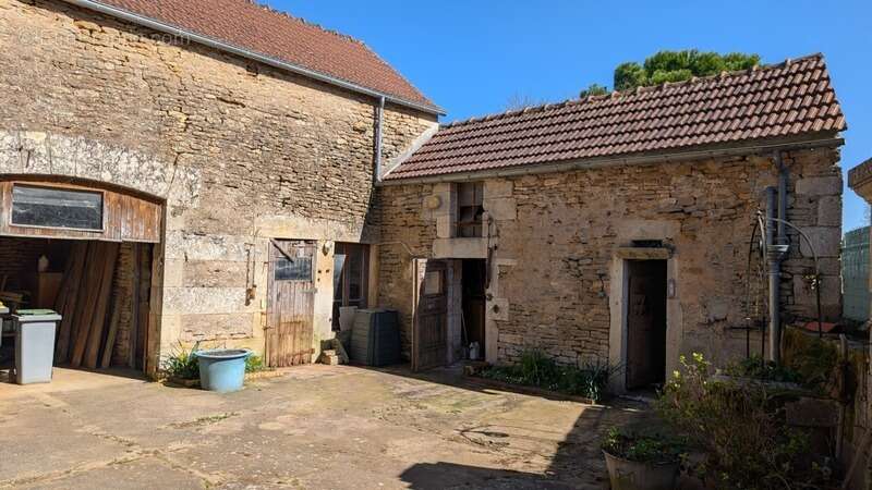 Maison à COUTARNOUX