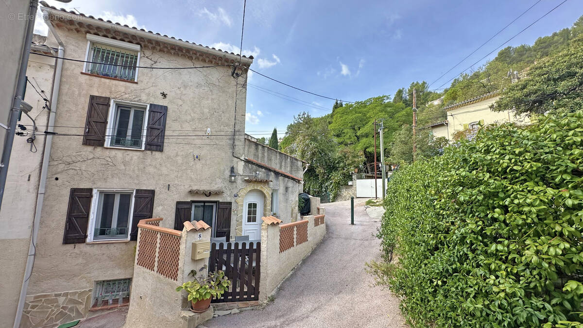 Maison à SOLLIES-TOUCAS