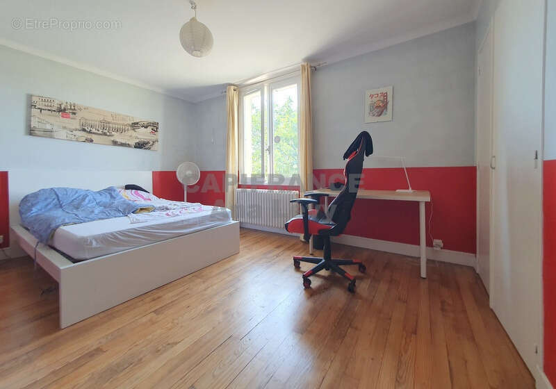 Maison 165m², garage aménagé en studio, parcelle de plus de 1100m² - photo 8