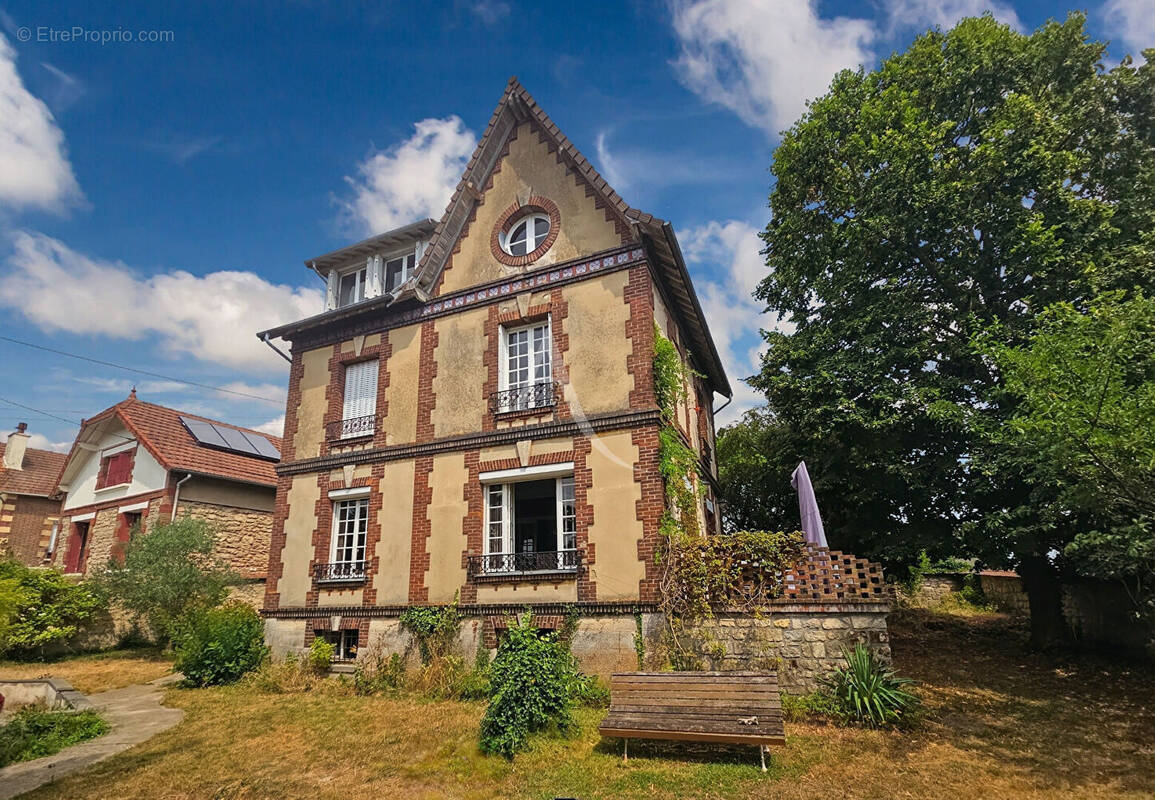 Maison à JUZIERS