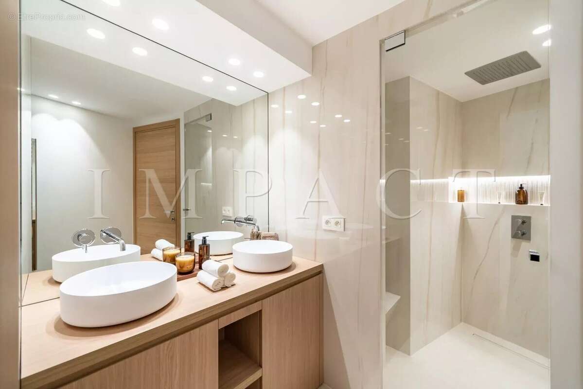 Cannes Oxford Appartement 4 pièces rénové vue Mer à Vendre - photo 9