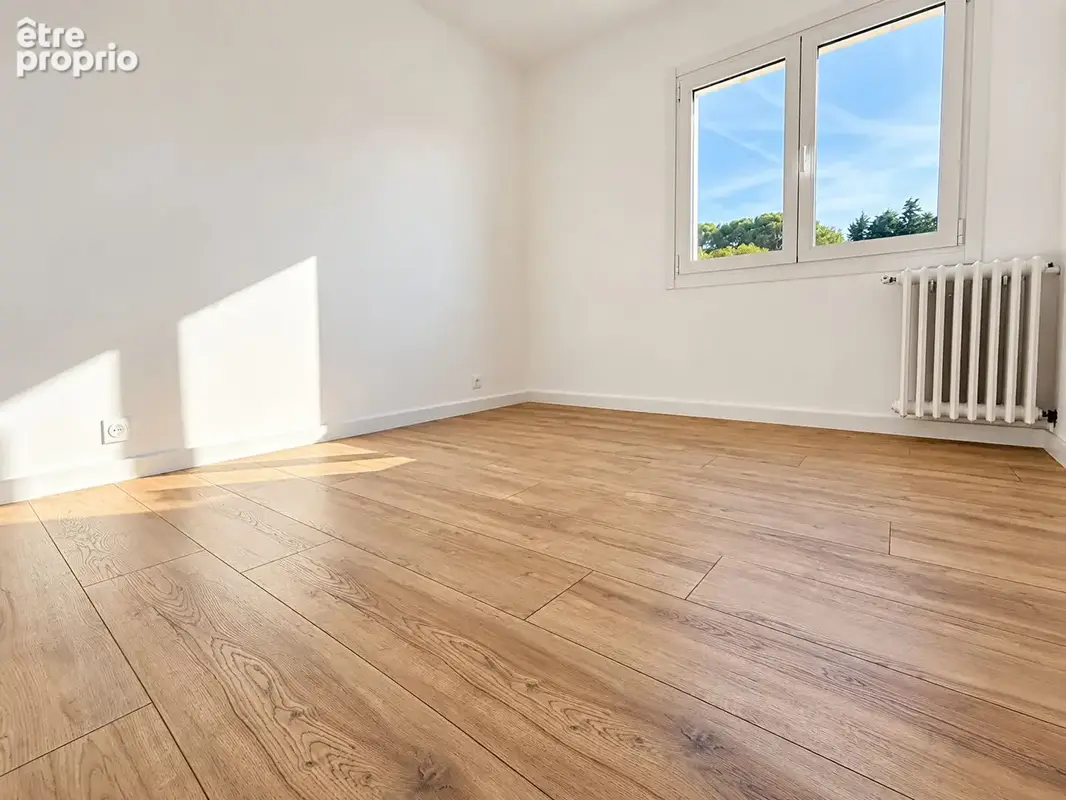 ** Sur le Port - VUE MER ** APPARTEMENT 3 Pièces **  Climatisé ** Dernier étage avec Ascenseur ** (83430)  SAINT MANDRIER SUR ME - photo 8