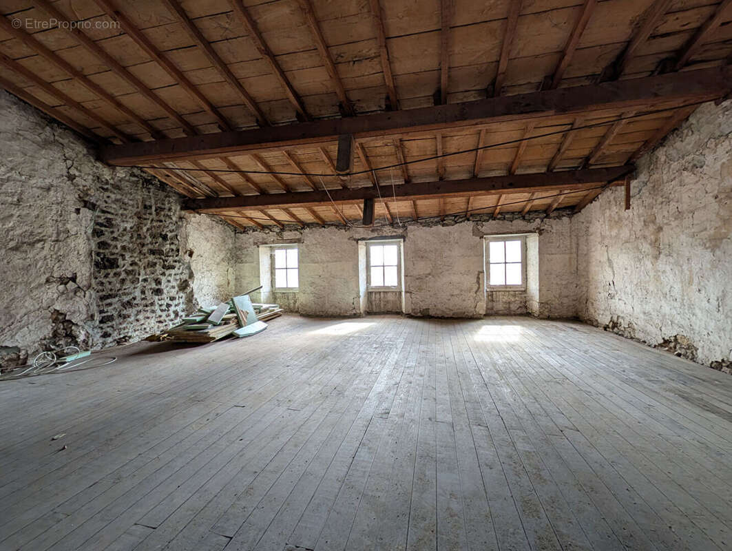 Appartement à LA MOTHE-SAINT-HERAY