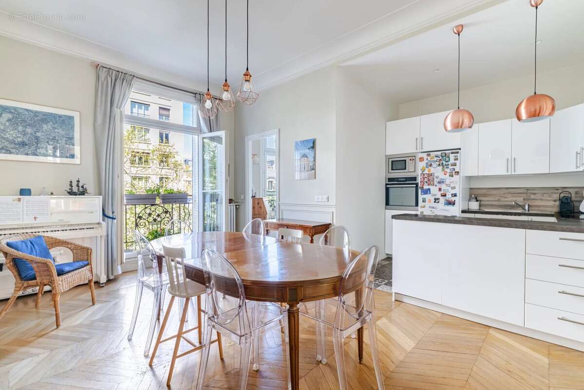 Appartement à PARIS-17E
