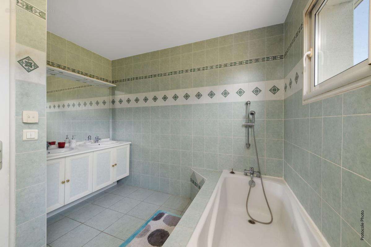 Maison T4 de 160m² à Bouloc – Pièce de vie 76m², terrain 2800m² au calme - photo 13