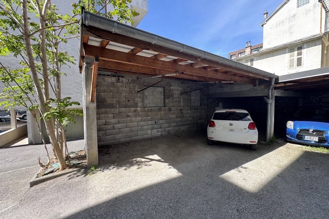 Parking à AIX-LES-BAINS