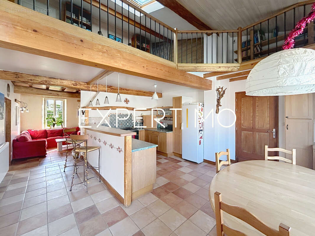 Maison à AYGUESVIVES