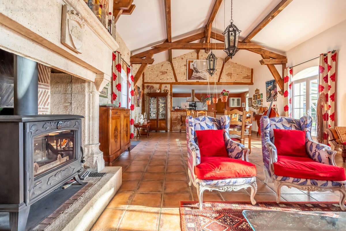 Propriété de campagne avec piscine, annexe, terrain, garage et lac - photo 31