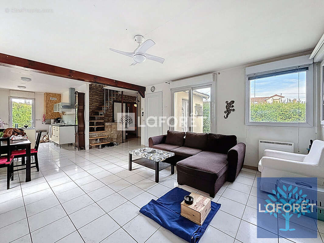 Maison à VIGNEUX-SUR-SEINE