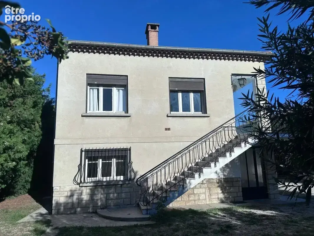 Maison de 160 m2 avec jardin de 844m2 au calme À Vendre - photo 15