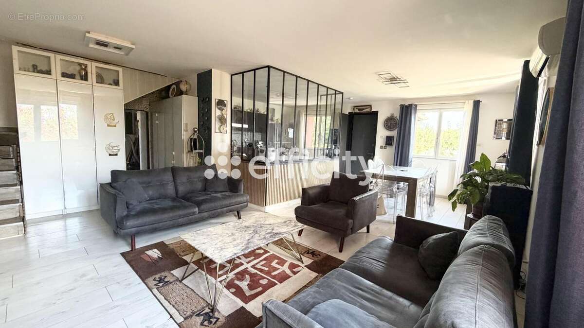 Maison 140 m² à Villeurbanne  - photo 2