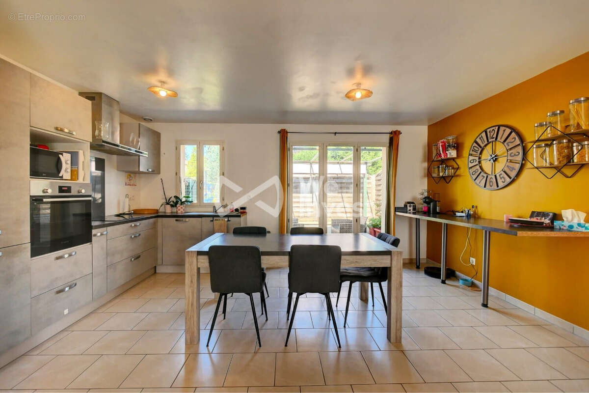 Maison à FERRIERES-EN-GATINAIS