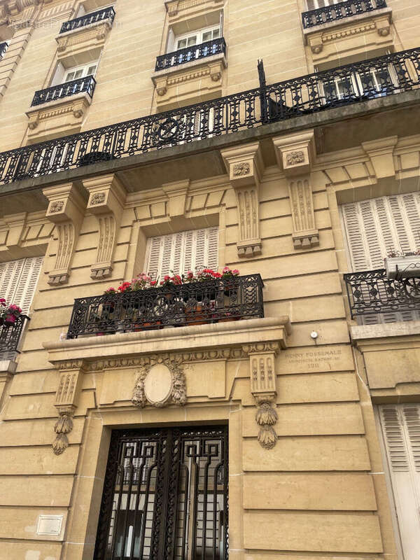 Appartement à PARIS-17E