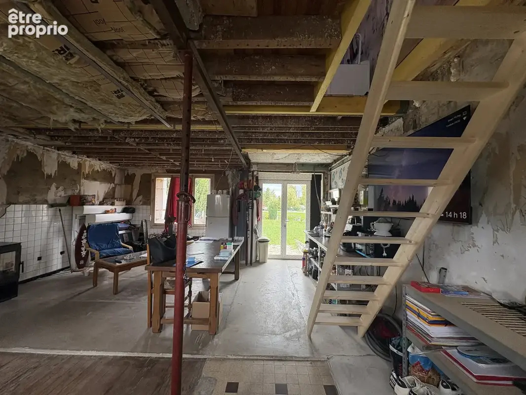 Maison à rénover - beau potentiel - photo 3