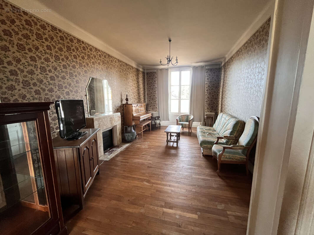 Maison à YZEURE