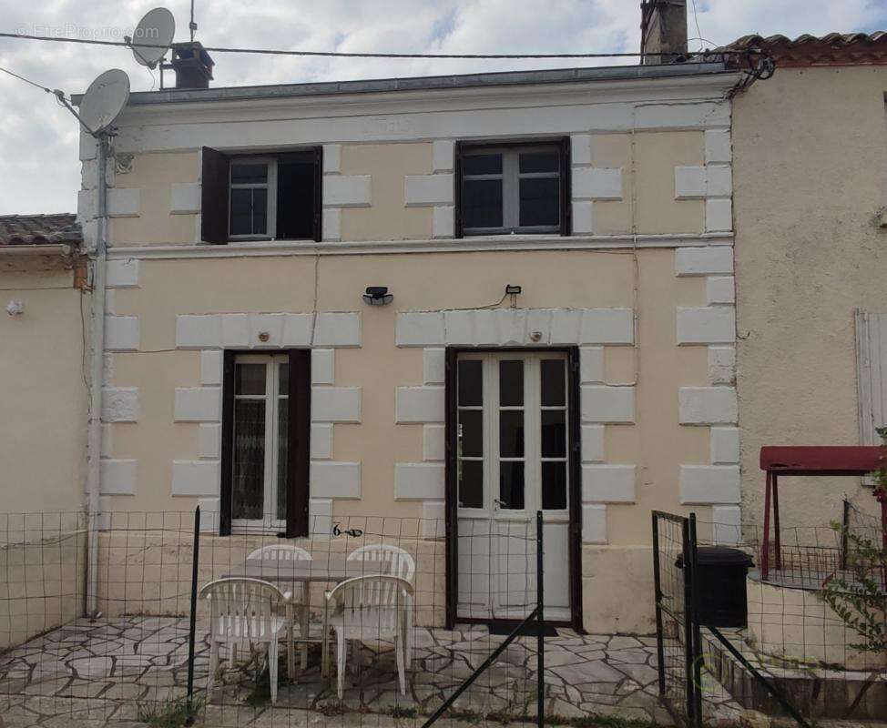 Maison 130 m² à Saint-Bonnet-Sur-Gironde  - photo 3