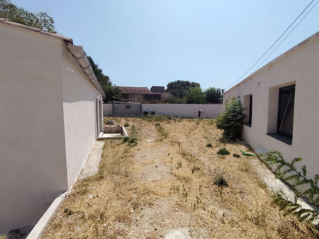 Terrain 416m² à marseille 14e arrondissement - photo 2