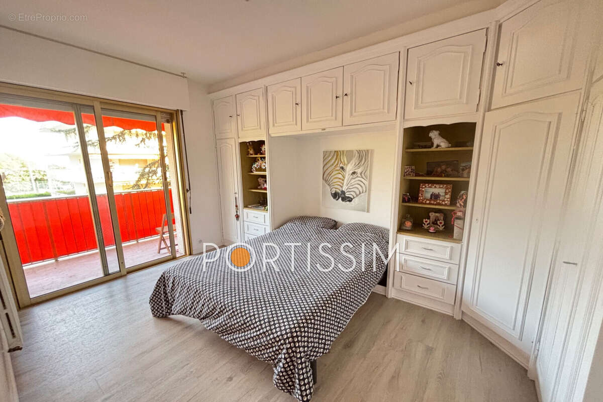 Appartement à SAINT-LAURENT-DU-VAR