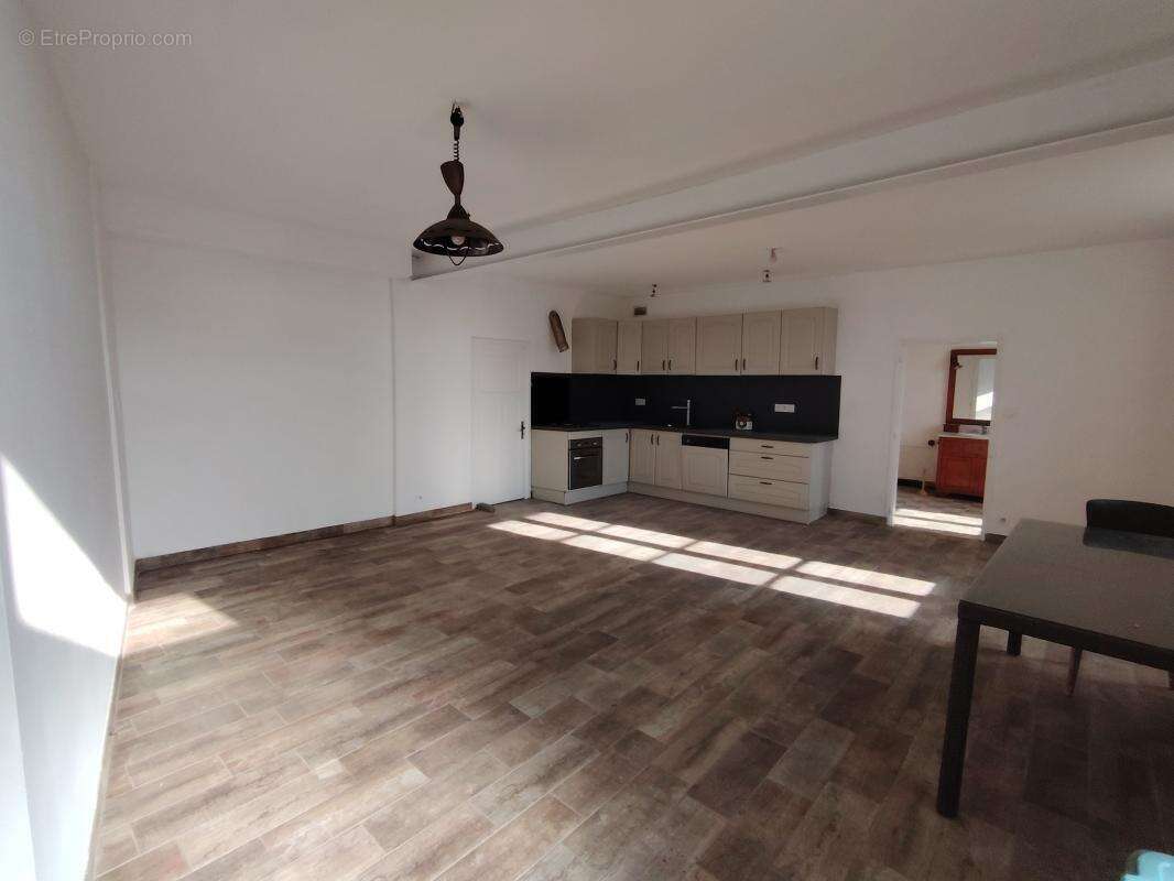 Maison à GENSAC-LA-PALLUE