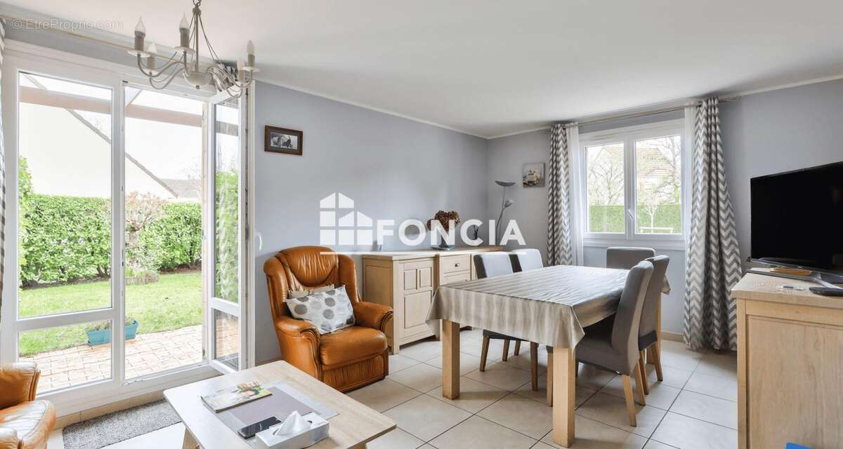 Appartement à MONTIGNY-LE-BRETONNEUX