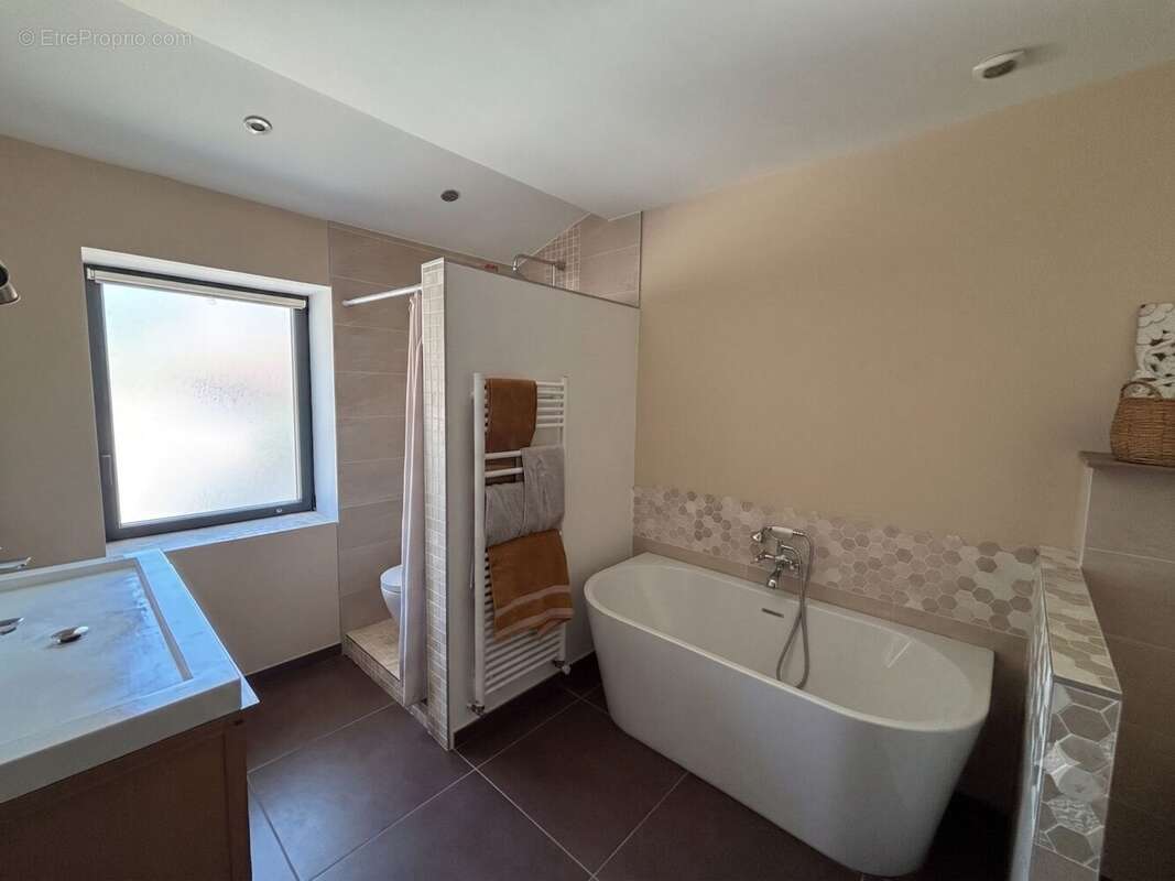 Maison 115 m² à Saint-Priest  - photo 8