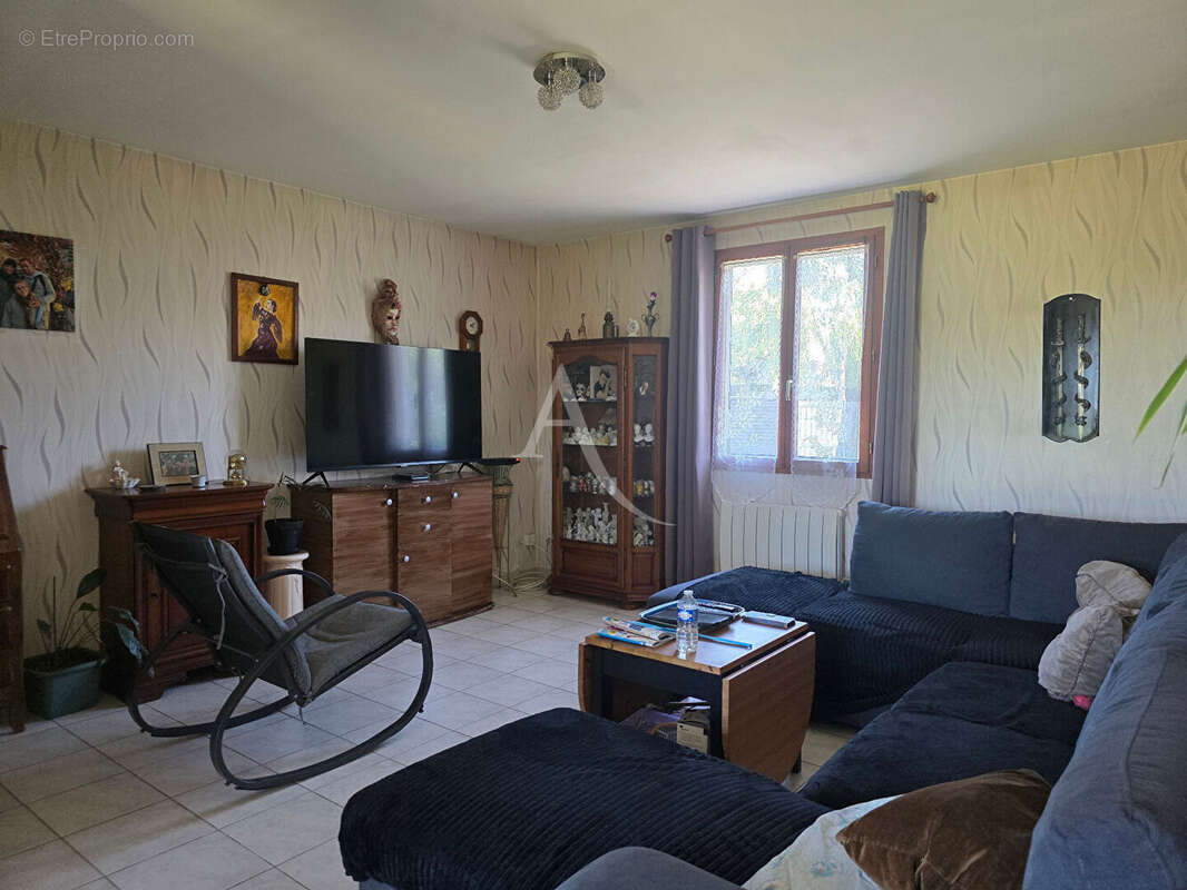 En vente - sury pres lere - 15 mn cosne sur loire, 2 h 30 paris  maison plain pied 2 chambres terrain - photo 5