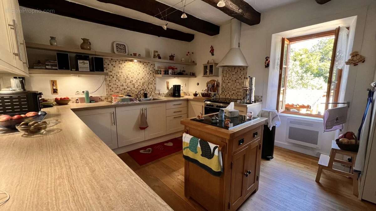 Maison à SAINT-PIERRE-DE-FRUGIE