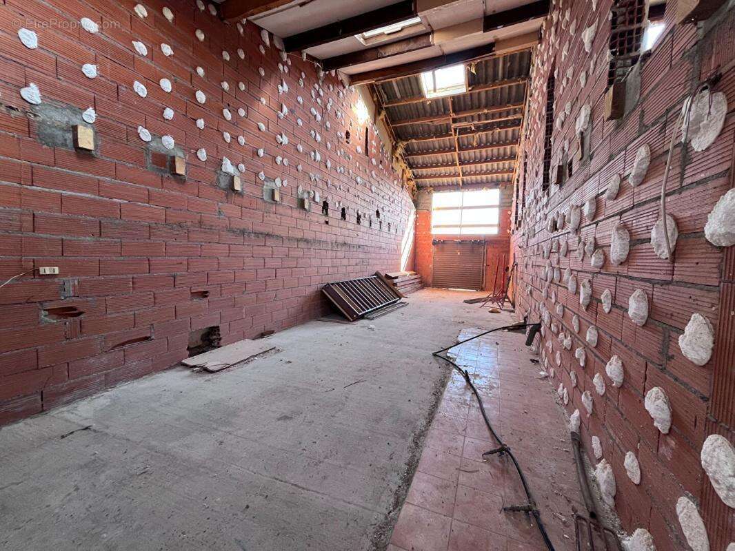 Maison avec vue sur le port de 300 m² avec permis accordé pour divers projets, gros travaux et gros potentiel - photo 6