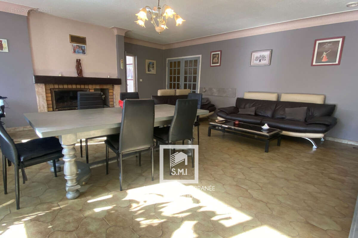 Maison à SAINT-LAURENT-DE-LA-SALANQUE