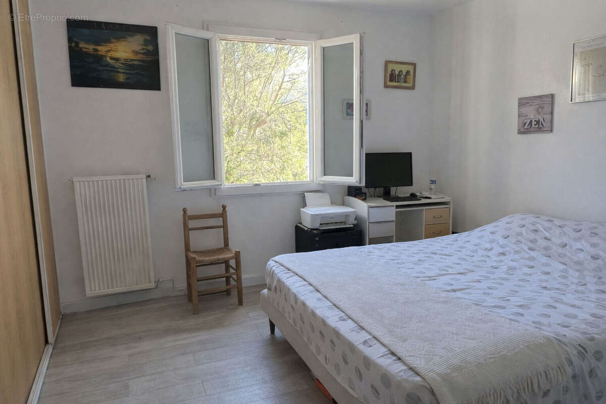 Maison T6 avec 2 logements indépendants - Saint-Pierre-les-Aubagne - photo 7