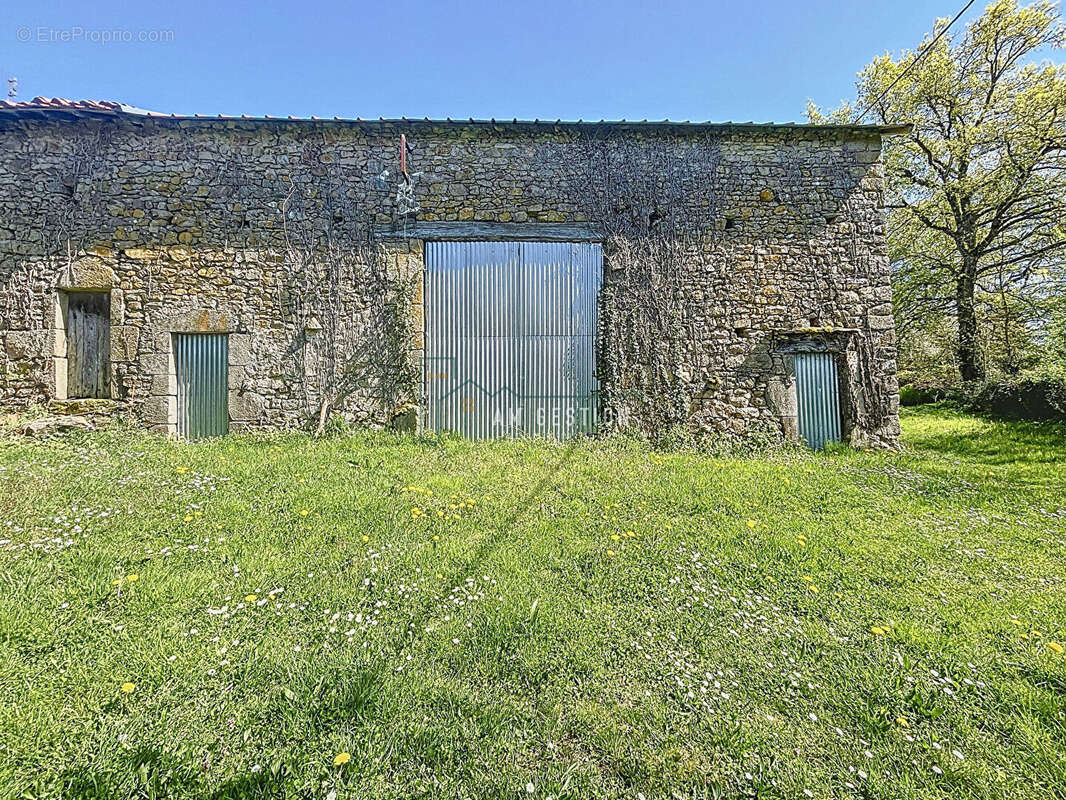 Maison à DOMPIERRE-LES-EGLISES