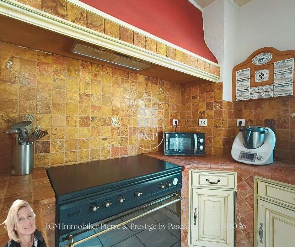 Maison À Vendre - avec piscine, garage et dépendances - photo 8