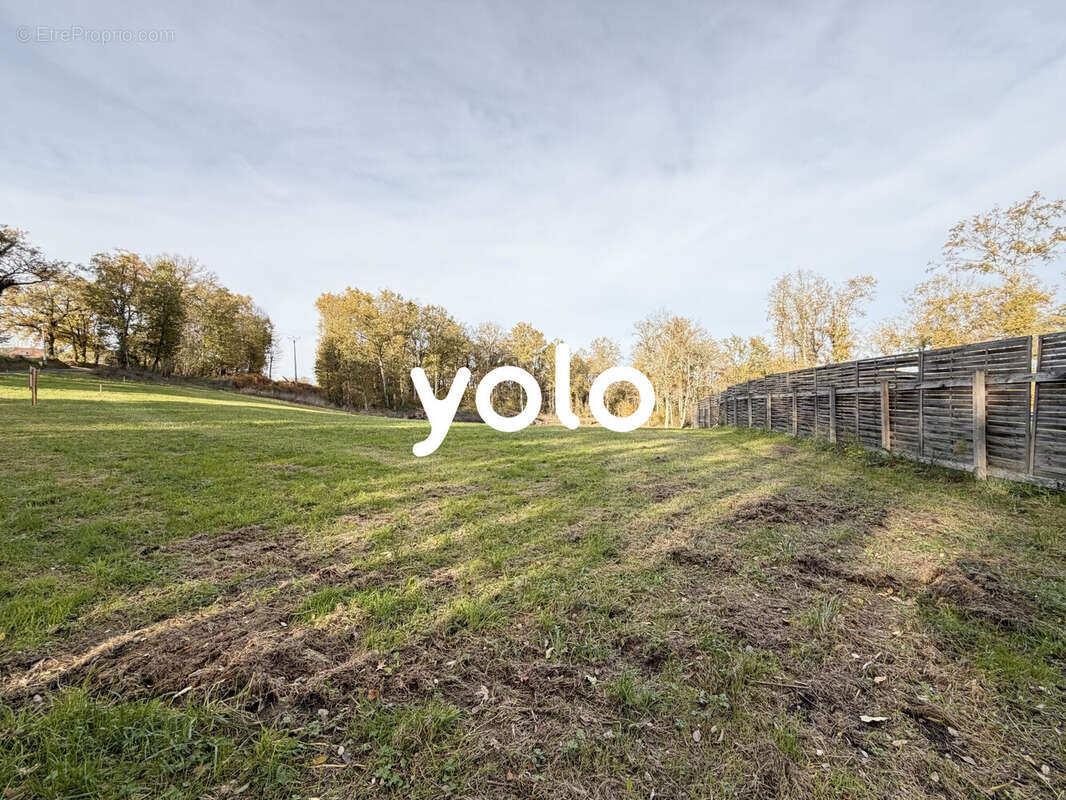 Terrain à MILHAC-D&#039;AUBEROCHE