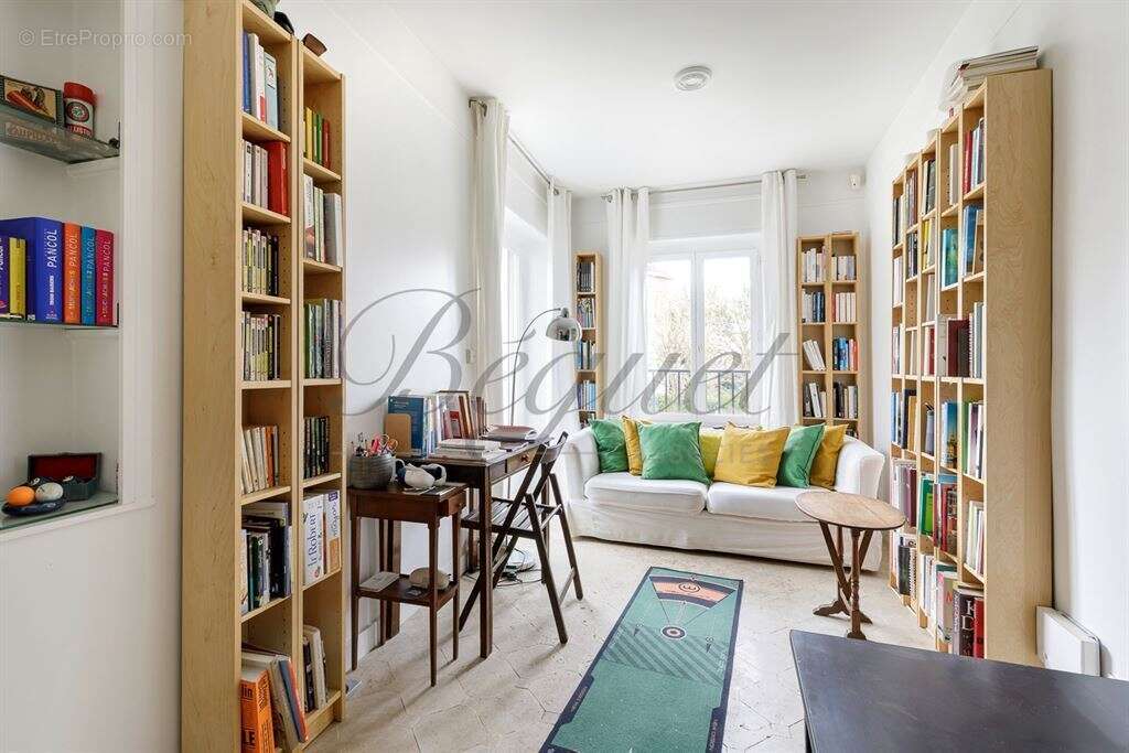 Maison à MARNES-LA-COQUETTE