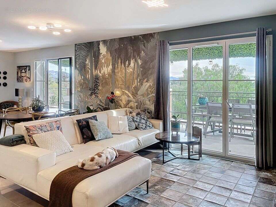 Appartement à ROQUEFORT-LES-PINS