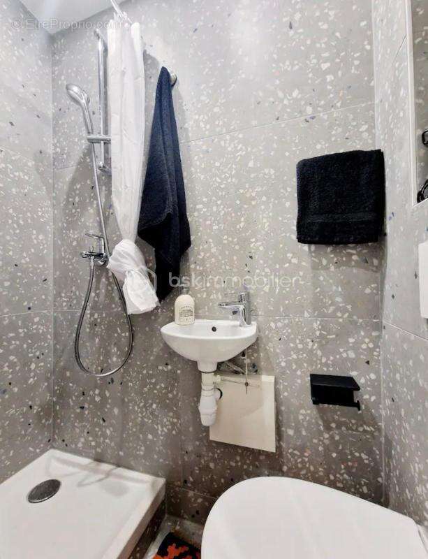 Un studio au premier étage dans une petite copropriété refait a neuf et meublé - photo 5