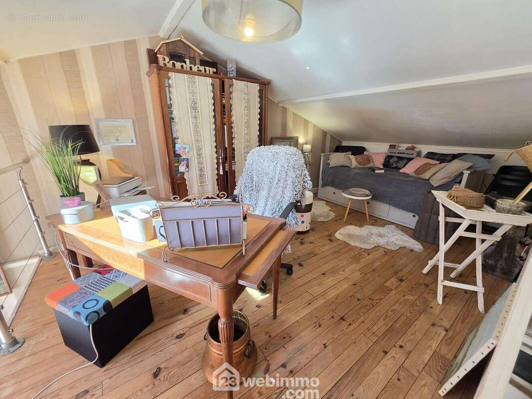 Avec une mezzanine cosy de 18 m² - Maison à MACAU